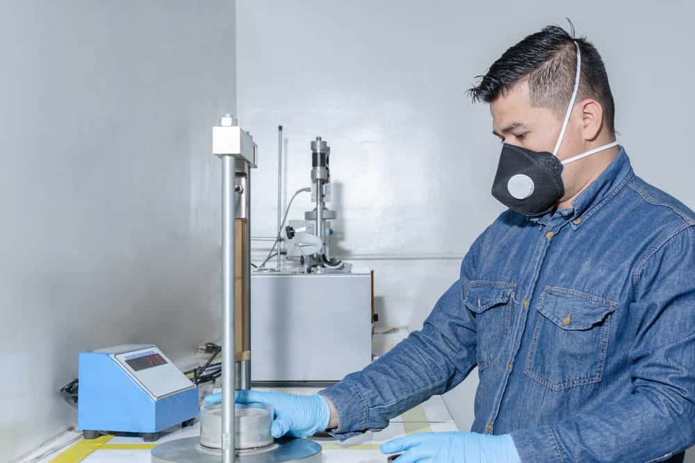 Les essais de laboratoire identifient et testent le sol granulométrie, Atterberg, triaxial, œdomètre, Proctor et CBR. Les essais de laboratoire identifient et testent le sol granulométrie, Atterberg, triaxial, œdomètre, Proctor et CBR.
